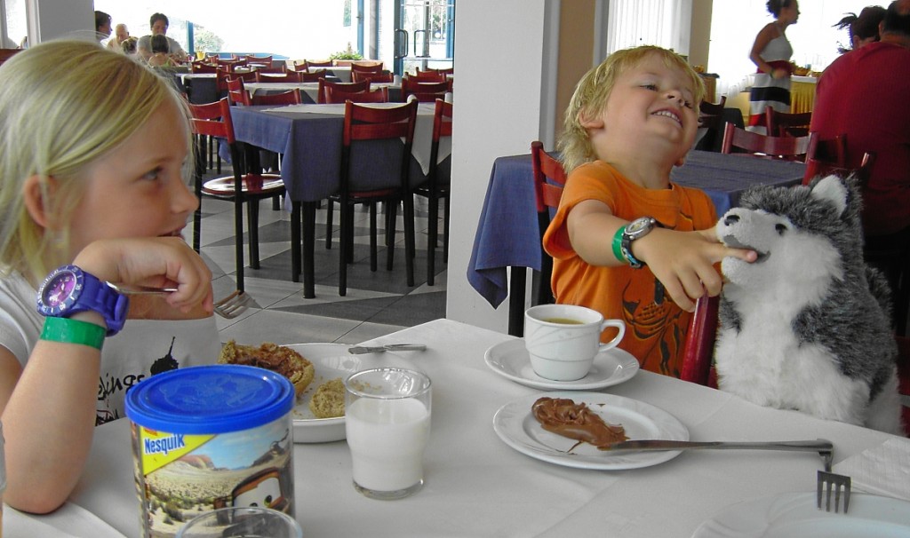 GR, Pefkochori, Hotel, Frühstück mit Biss